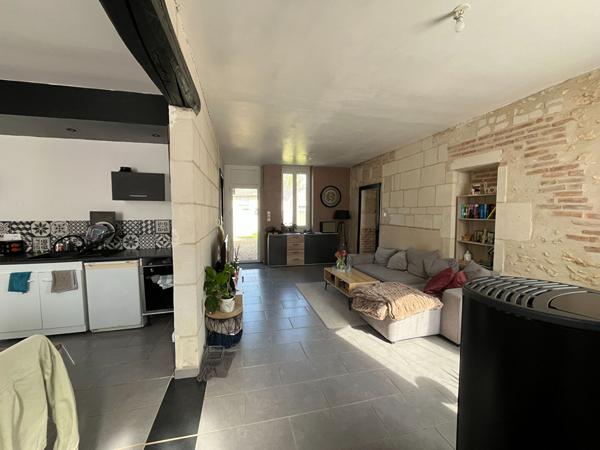 Charmante maison de ville dans le Centre de Noyant classée en C