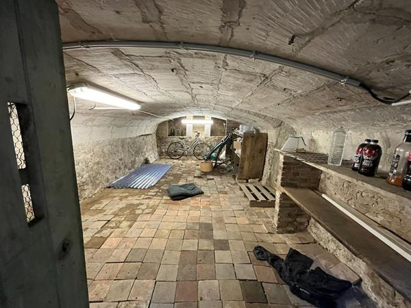 Charmante maison de ville dans le Centre de Noyant classée en C