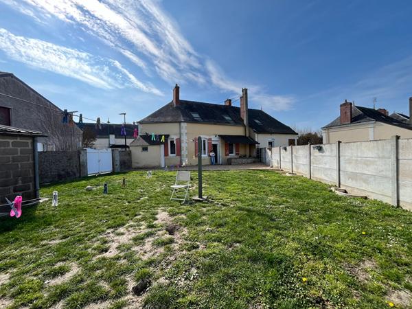 Charmante maison de ville dans le Centre de Noyant classée en C