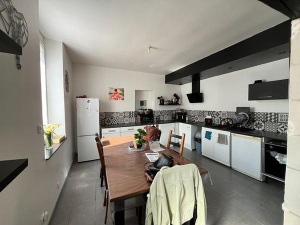 Charmante maison de ville dans le Centre de Noyant classée en C