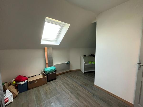 Charmante maison de ville dans le Centre de Noyant classée en C