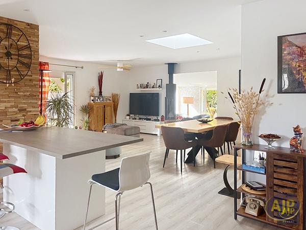 Maison à vendre Pessac - 5 pièces, 118m² avec 3 chambre(s) à 499 000€ - AJP Immobilier Pessac