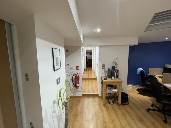 Bureaux à louer à Nantes proche Graslin avec vitrine et stockage