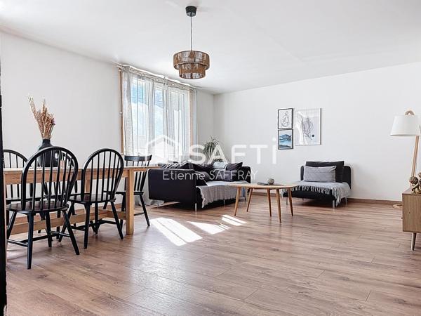 2 chambres, 1 stationnement, grande pièce de vie