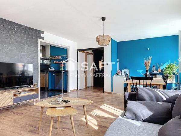 2 chambres, 1 stationnement, grande pièce de vie