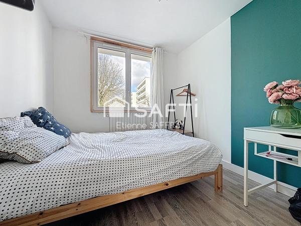 2 chambres, 1 stationnement, grande pièce de vie