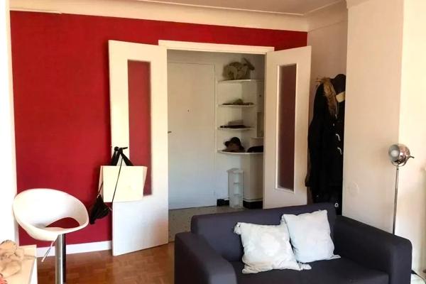 A VENDRE NANTES hyper centre charmant T2 en étage élevé - ascenseur - balcon Sud - cave