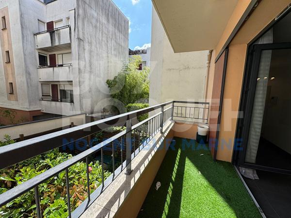 Proche centre-ville / Balcon / Parking