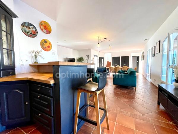 MARINA INDIVIDUELLE 5 PIÈCES 155 M2 AVEC PISCINE ET GARAGE AIGUES MORTES