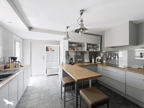 Maison 845 640 € Bordeaux 2 p 256 m² DPE D