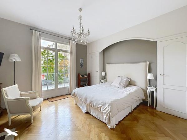 Maison 845 640 € Bordeaux 2 p 256 m² DPE D
