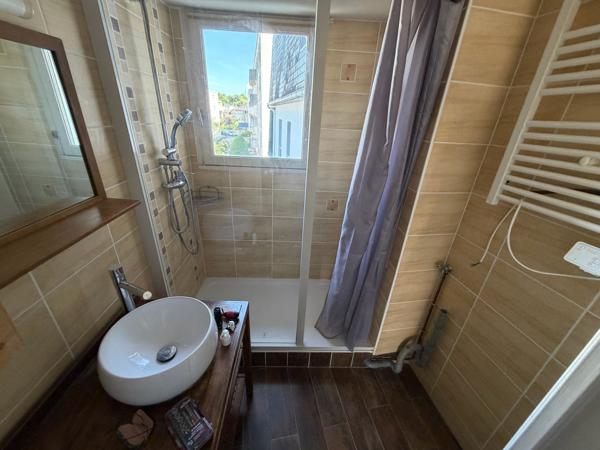 APPARTEMENT F2 - 2ème étage