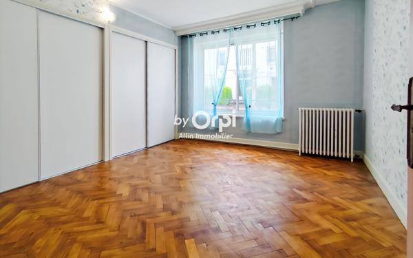 Appartement à vendre    4 pièces • 134,83 m2 Montluçon