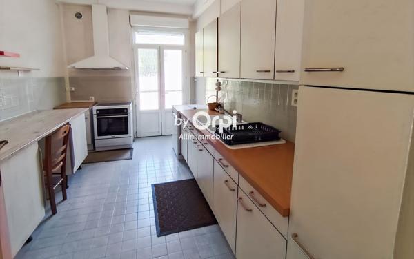 Appartement à vendre    4 pièces • 134,83 m2 Montluçon