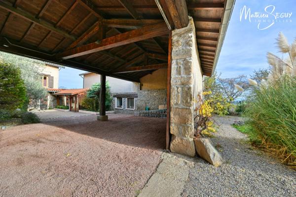 THURINS - Propriété avec terrain, dépendance et garages en limite de zone agricole