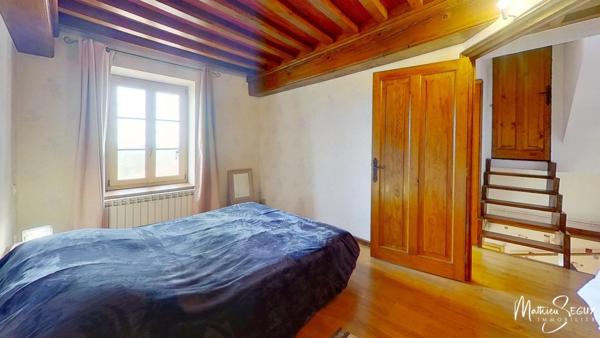 THURINS - Propriété avec terrain, dépendance et garages en limite de zone agricole