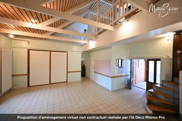 THURINS - Propriété avec terrain, dépendance et garages en limite de zone agricole