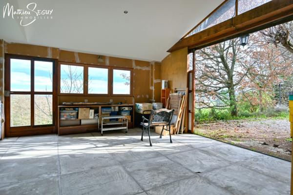 THURINS - Propriété avec terrain, dépendance et garages en limite de zone agricole