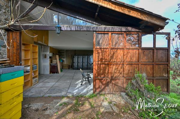 THURINS - Propriété avec terrain, dépendance et garages en limite de zone agricole