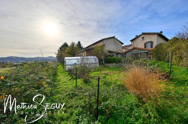 THURINS - Propriété avec terrain, dépendance et garages en limite de zone agricole