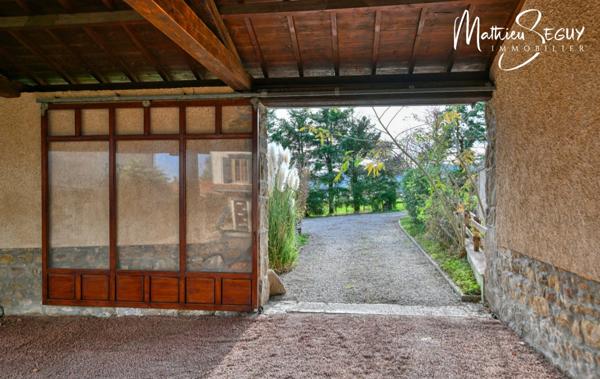 THURINS - Propriété avec terrain, dépendance et garages en limite de zone agricole