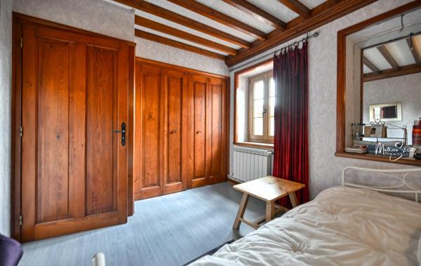 THURINS - Propriété avec terrain, dépendance et garages en limite de zone agricole