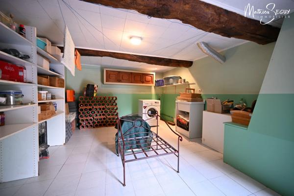 THURINS - Propriété avec terrain, dépendance et garages en limite de zone agricole