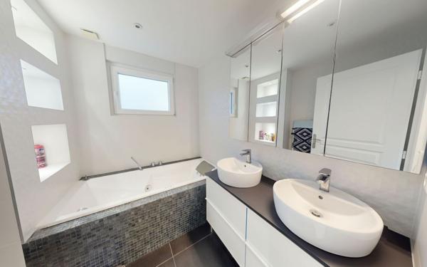 Maison à vendre    5 pièces • 130 m2 Hangenbieten