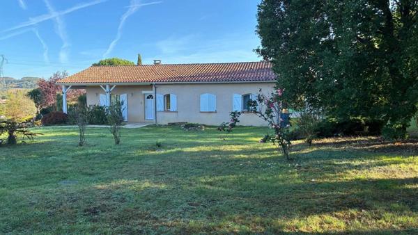 JOLIE MAISON DE PLAIN-PIED: 3 ch+bureau. Garage, piscine.