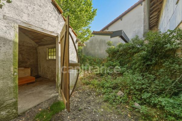 Maison à vendre 5 pièces PERON (01)