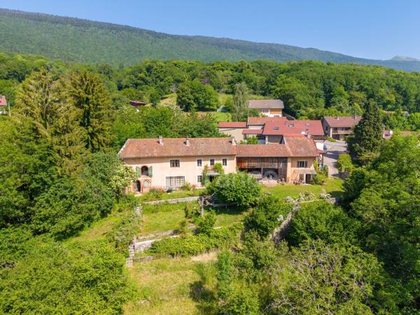 Maison à vendre 5 pièces PERON (01)