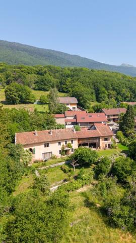 Maison à vendre 5 pièces PERON (01)