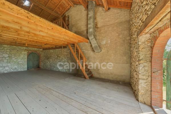 Maison à vendre 5 pièces PERON (01)