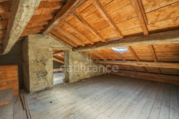 Maison à vendre 5 pièces PERON (01)