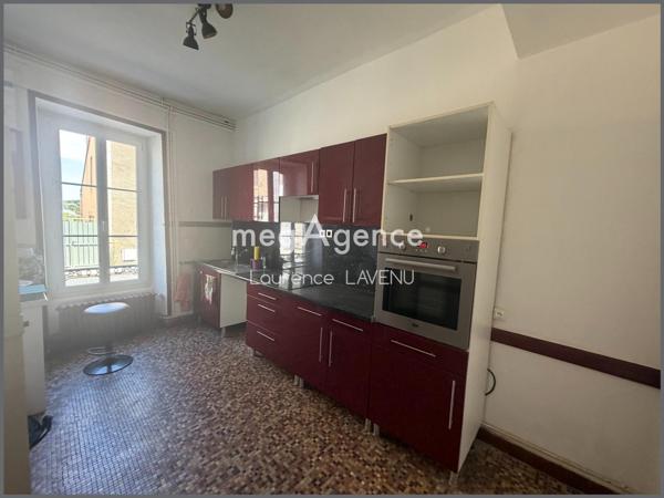 Appartement à ARGENTON-SUR-CREUSE, 36200 - 8 pièces 302m²