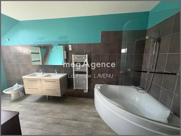 Appartement à ARGENTON-SUR-CREUSE, 36200 - 8 pièces 302m²