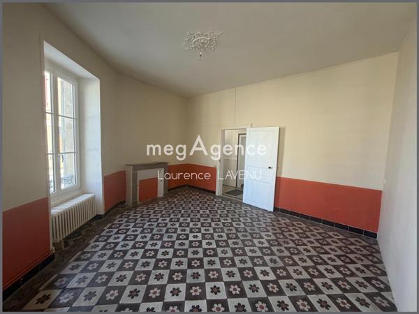 Appartement à ARGENTON-SUR-CREUSE, 36200 - 8 pièces 302m²