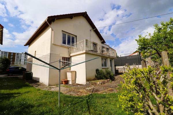 Maison
         5 pièces
        - 120 m² Exclusivité 355 000 € *