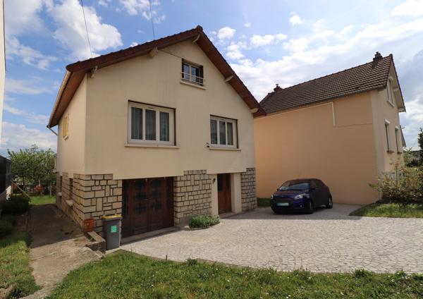 Maison
         5 pièces
        - 120 m² Exclusivité 355 000 € *