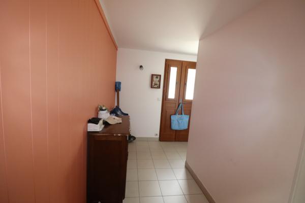 Maison
         5 pièces
        - 120 m² Exclusivité 355 000 € *