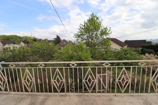 Maison
         5 pièces
        - 120 m² Exclusivité 355 000 € *