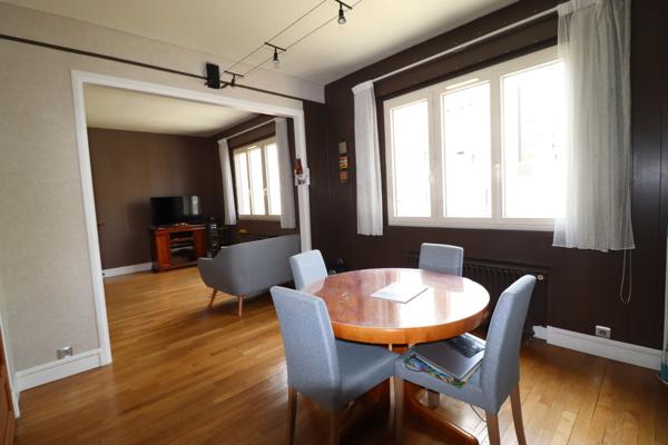 Maison
         5 pièces
        - 120 m² Exclusivité 355 000 € *