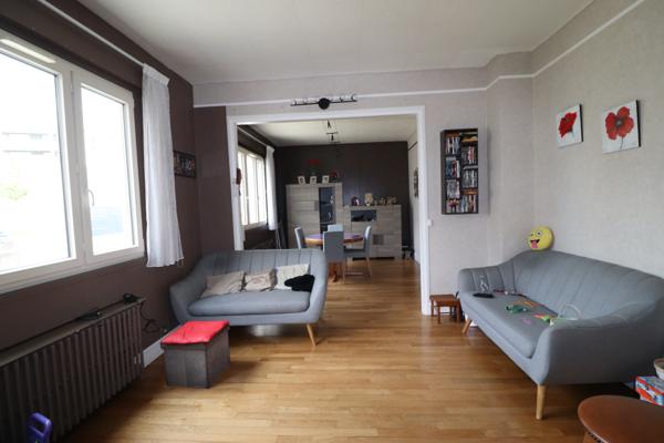 Maison
         5 pièces
        - 120 m² Exclusivité 355 000 € *