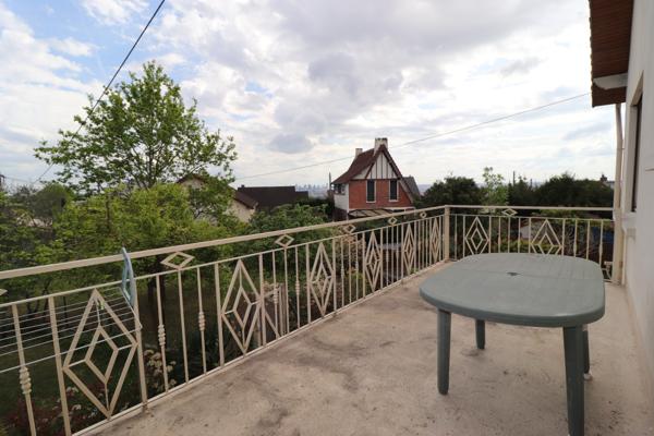 Maison
         5 pièces
        - 120 m² Exclusivité 355 000 € *
