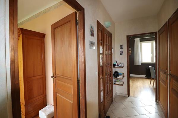 Maison
         5 pièces
        - 120 m² Exclusivité 355 000 € *
