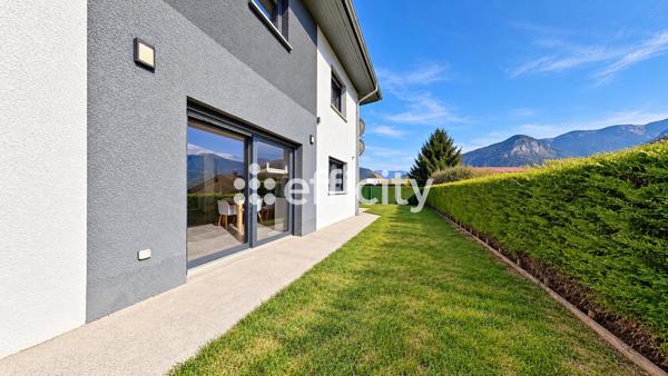 Maison
         6 pièces
        - 140 m² Bien prestige 475 000 € *