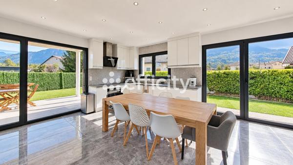 Maison
         6 pièces
        - 140 m² Bien prestige 475 000 € *