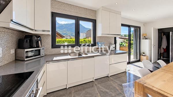 Maison
         6 pièces
        - 140 m² Bien prestige 475 000 € *