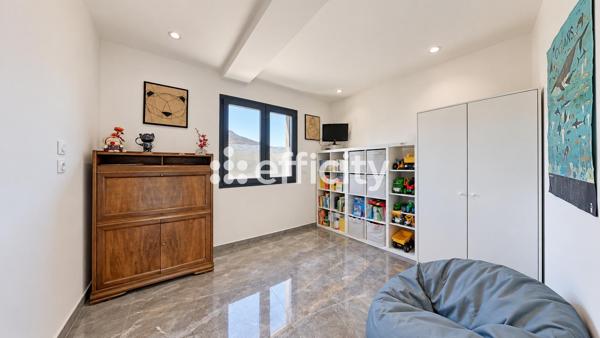 Maison
         6 pièces
        - 140 m² Bien prestige 475 000 € *