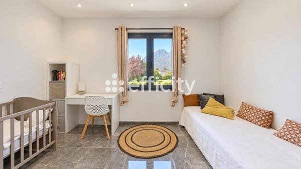 Maison
         6 pièces
        - 140 m² Bien prestige 475 000 € *